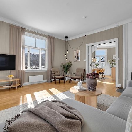 Lovely City Center Apartment With Amazing Views And Free Parking! Тромсё Экстерьер фото