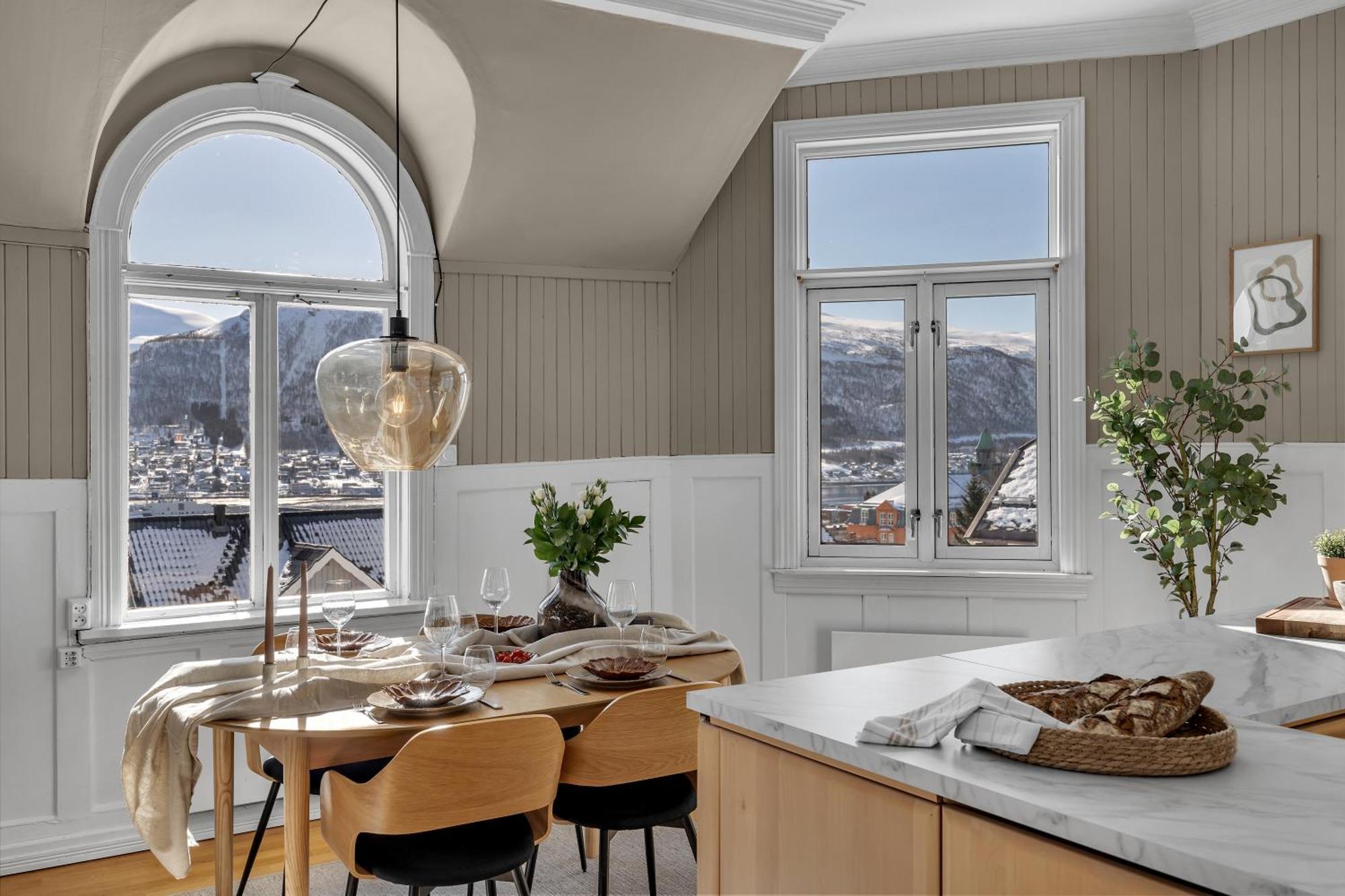 Lovely City Center Apartment With Amazing Views And Free Parking! Тромсё Экстерьер фото