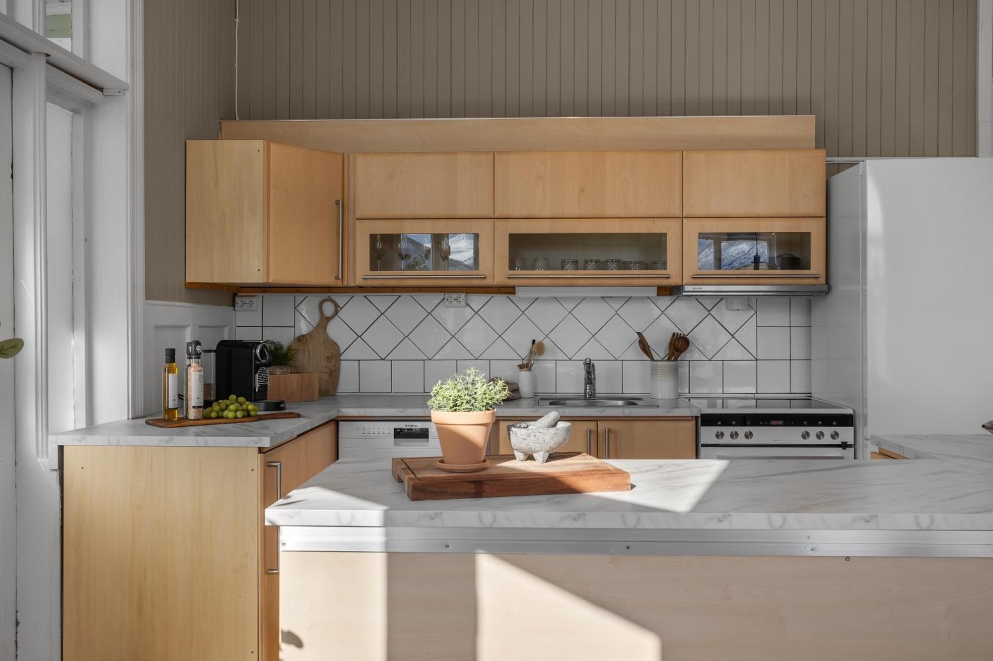 Lovely City Center Apartment With Amazing Views And Free Parking! Тромсё Экстерьер фото