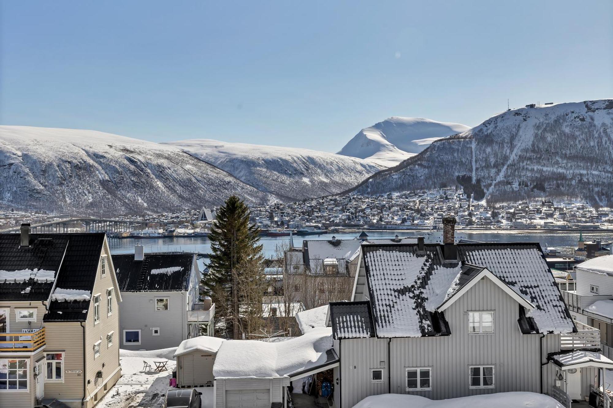 Lovely City Center Apartment With Amazing Views And Free Parking! Тромсё Экстерьер фото